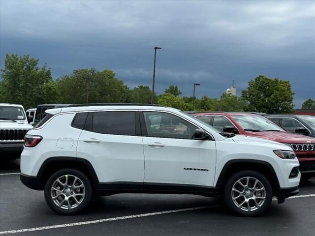 2024 Jeep Compass Latitude Lux