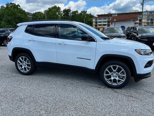 2024 Jeep Compass Latitude Lux