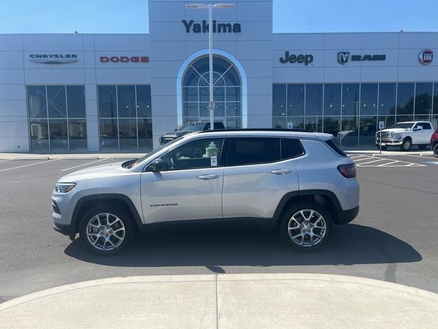 2024 Jeep Compass Latitude Lux