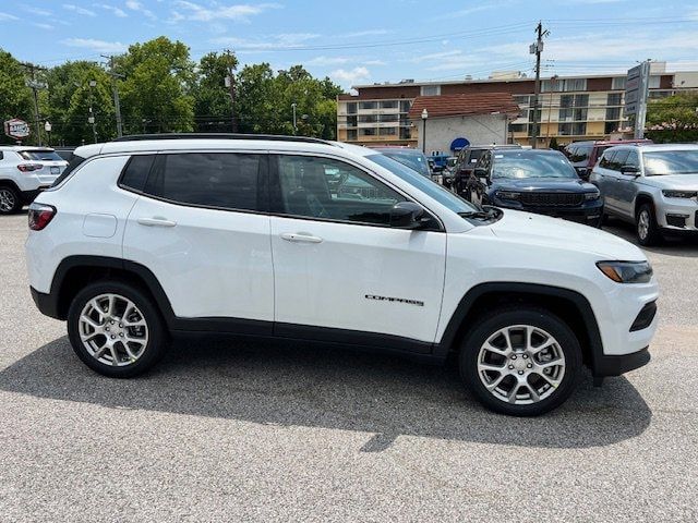 2024 Jeep Compass Latitude Lux