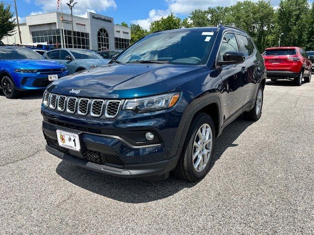 2024 Jeep Compass Latitude Lux