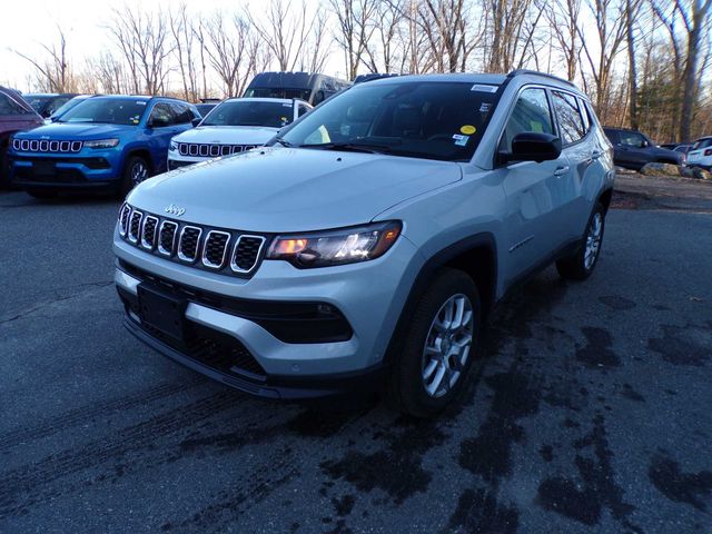 2024 Jeep Compass Latitude Lux