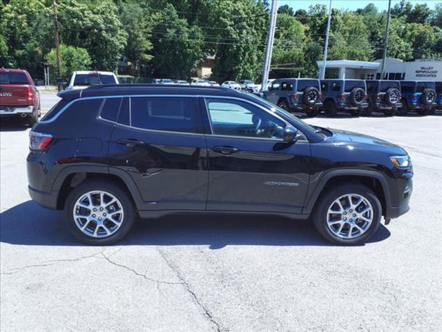 2024 Jeep Compass Latitude Lux