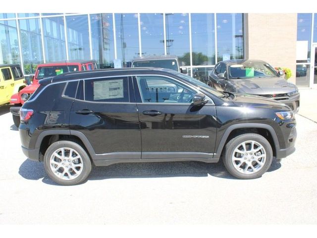 2024 Jeep Compass Latitude Lux