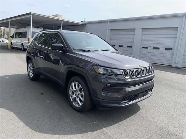 2024 Jeep Compass Latitude Lux