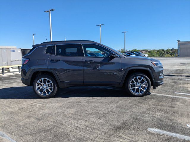 2024 Jeep Compass Latitude Lux