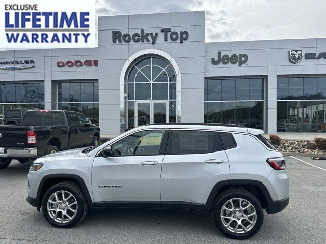 2024 Jeep Compass Latitude Lux