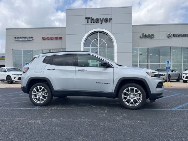 2024 Jeep Compass Latitude Lux