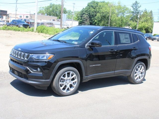 2024 Jeep Compass Latitude Lux