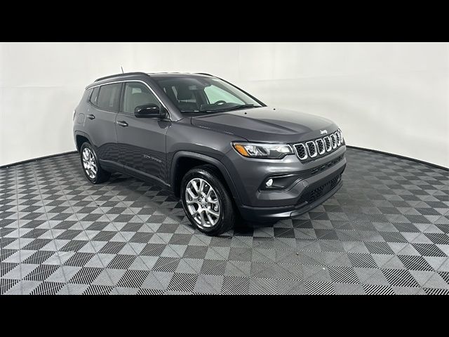 2024 Jeep Compass Latitude Lux