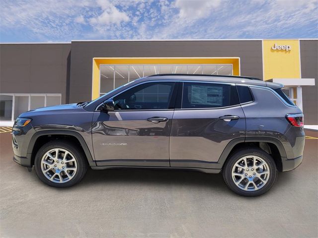 2024 Jeep Compass Latitude Lux