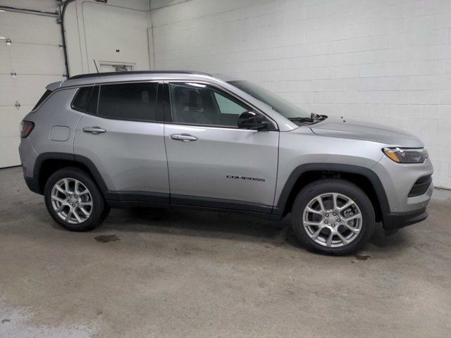 2024 Jeep Compass Latitude Lux