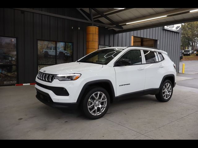 2024 Jeep Compass Latitude Lux