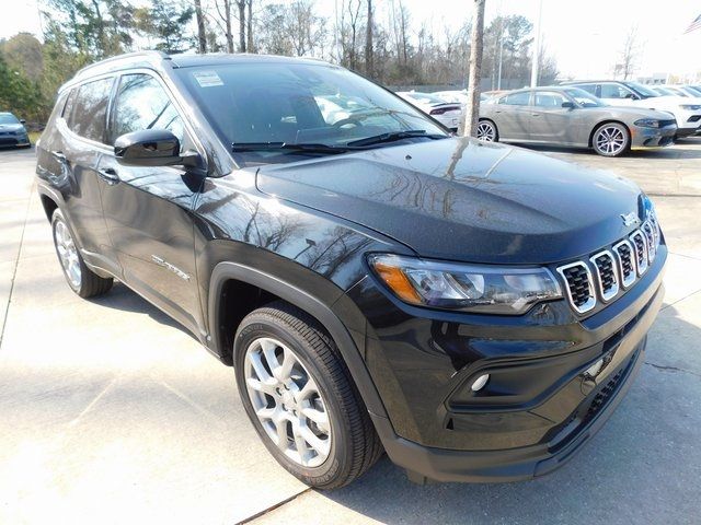 2024 Jeep Compass Latitude Lux