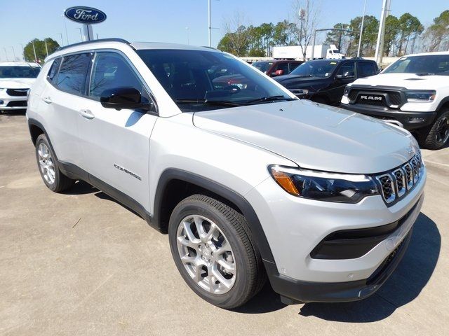 2024 Jeep Compass Latitude Lux