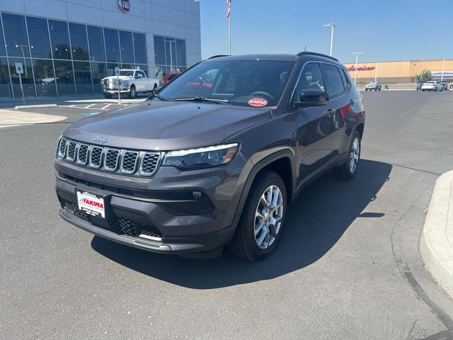 2024 Jeep Compass Latitude Lux