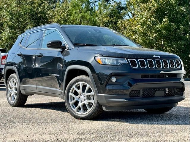 2024 Jeep Compass Latitude Lux