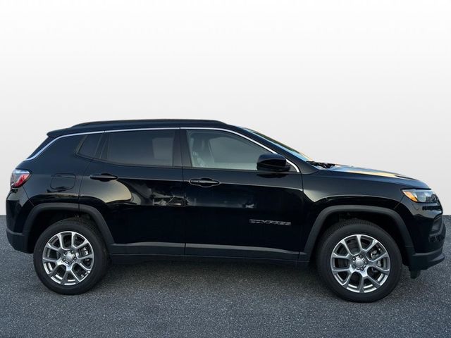 2024 Jeep Compass Latitude Lux