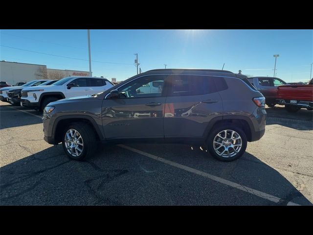 2024 Jeep Compass Latitude Lux