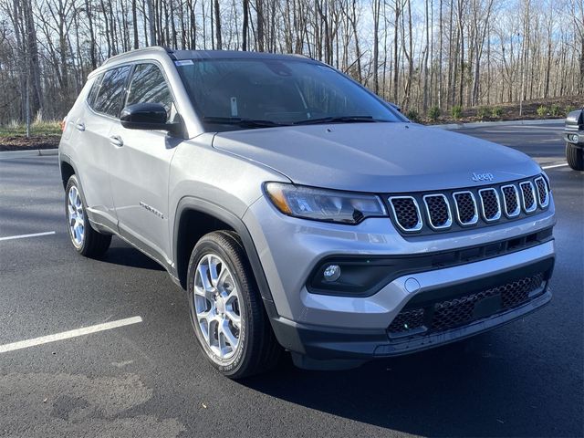 2024 Jeep Compass Latitude Lux