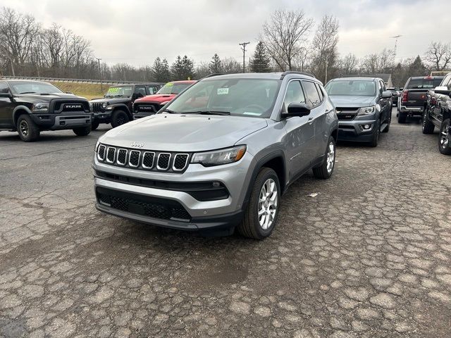 2024 Jeep Compass Latitude Lux