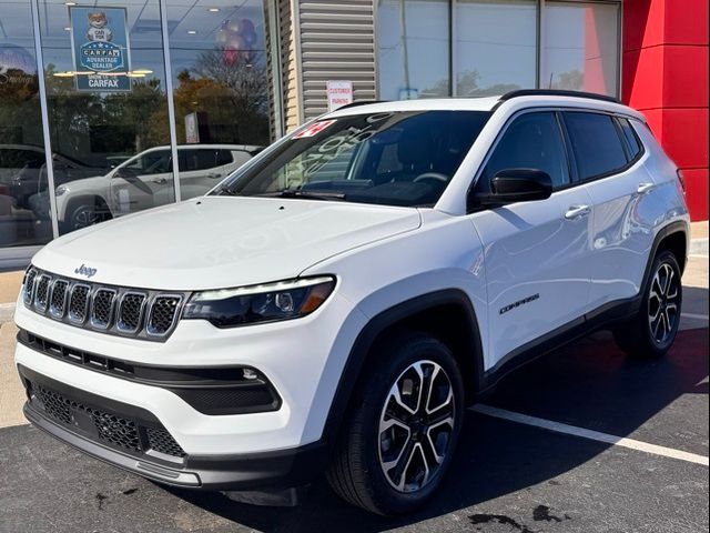 2024 Jeep Compass Latitude Lux