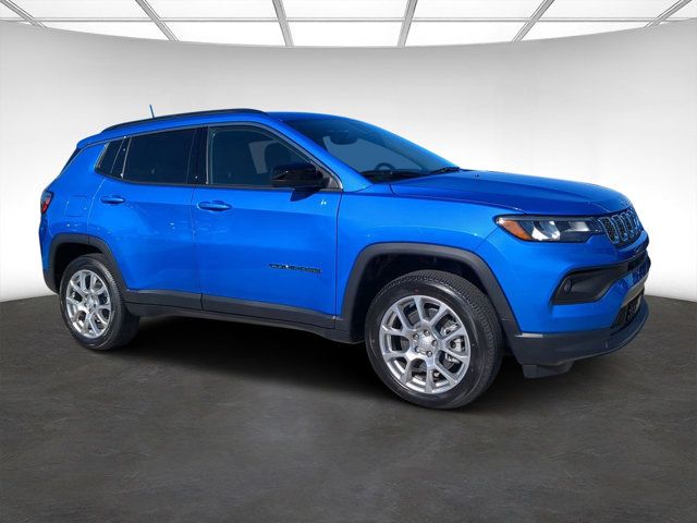 2024 Jeep Compass Latitude Lux