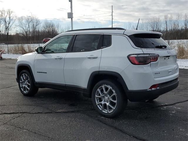 2024 Jeep Compass Latitude Lux