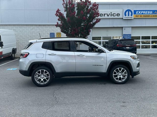 2024 Jeep Compass Latitude Lux