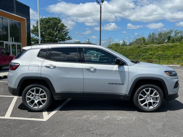 2024 Jeep Compass Latitude Lux