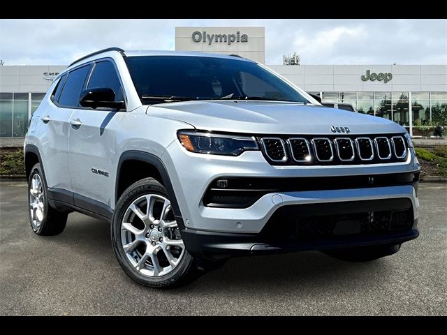 2024 Jeep Compass Latitude Lux