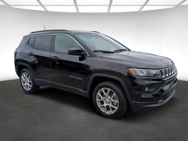 2024 Jeep Compass Latitude Lux