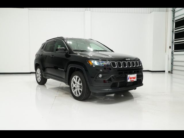 2024 Jeep Compass Latitude Lux