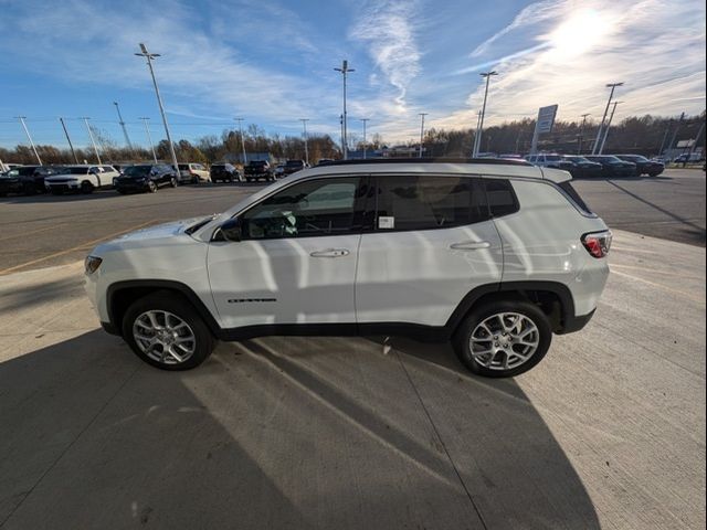 2024 Jeep Compass Latitude Lux