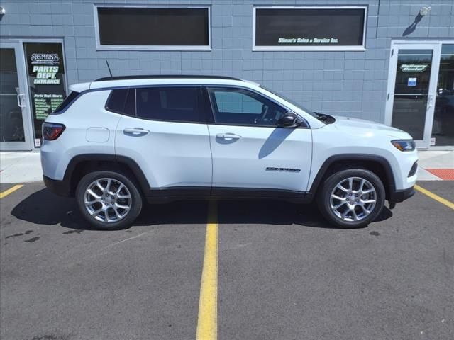 2024 Jeep Compass Latitude Lux