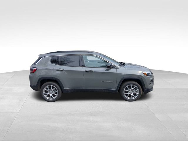 2024 Jeep Compass Latitude Lux