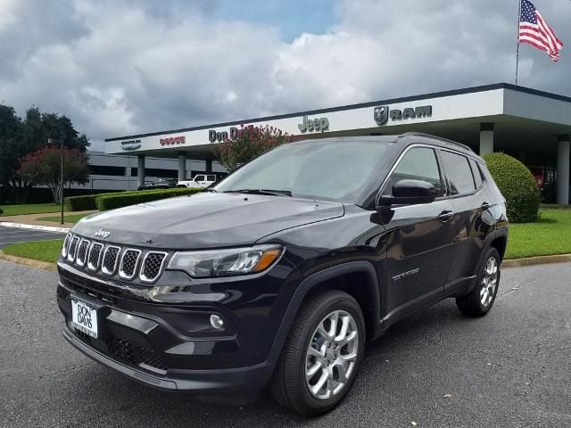 2024 Jeep Compass Latitude Lux