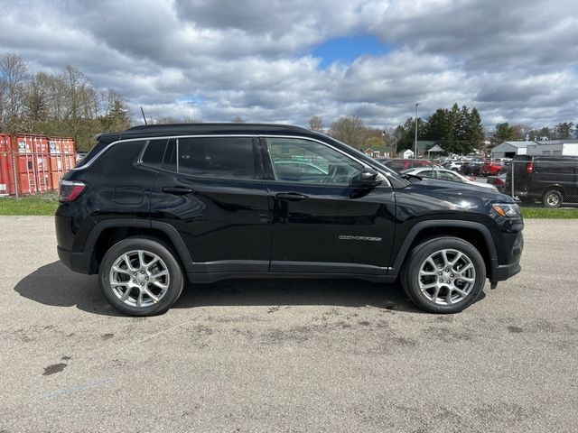 2024 Jeep Compass Latitude Lux