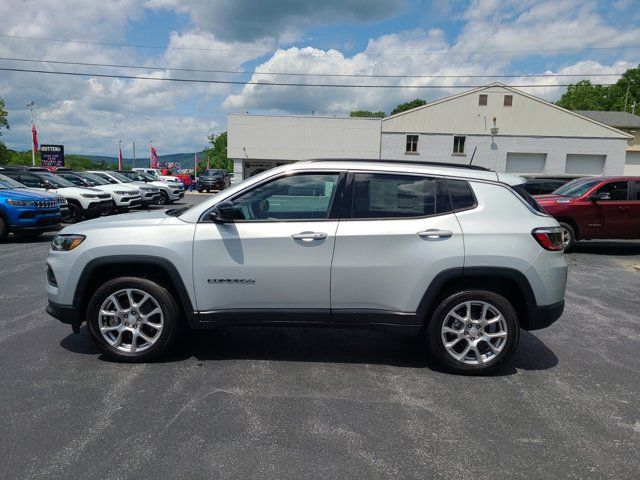 2024 Jeep Compass Latitude Lux