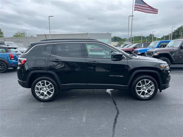 2024 Jeep Compass Latitude Lux