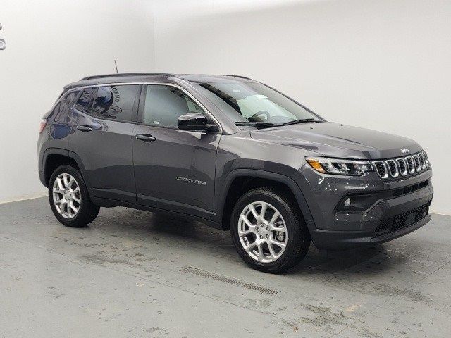 2024 Jeep Compass Latitude Lux