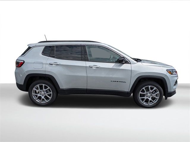 2024 Jeep Compass Latitude Lux