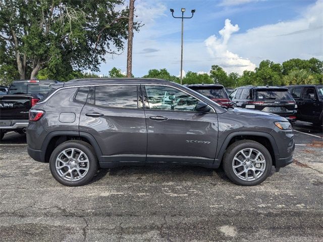 2024 Jeep Compass Latitude Lux