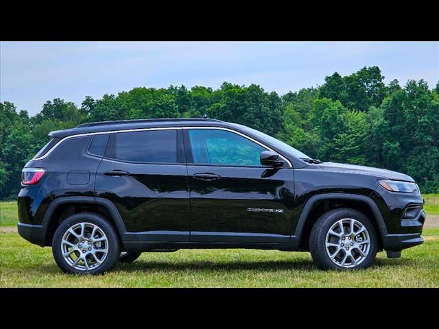 2024 Jeep Compass Latitude Lux