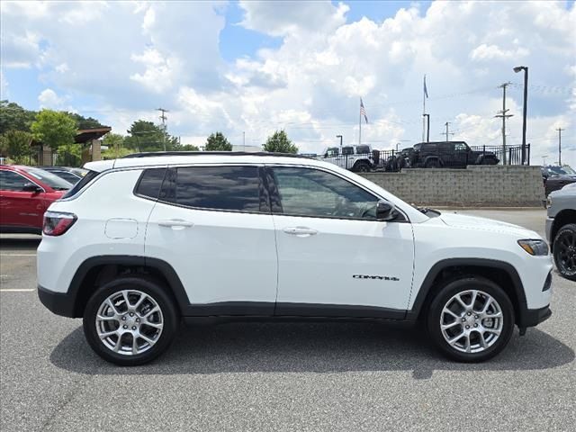 2024 Jeep Compass Latitude Lux