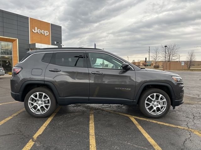 2024 Jeep Compass Latitude Lux