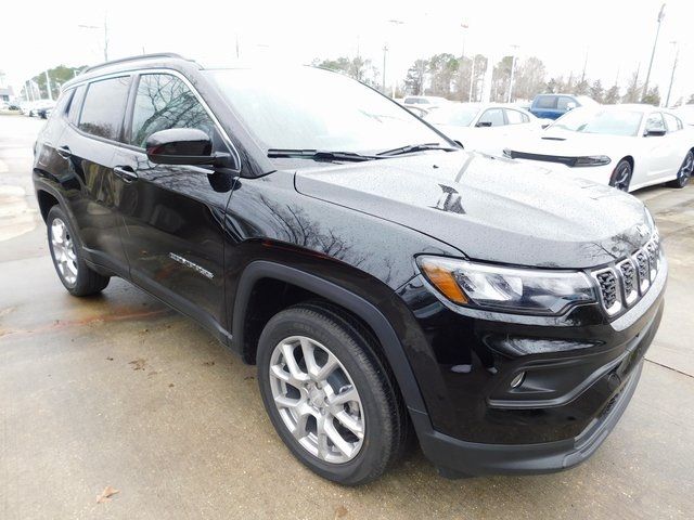 2024 Jeep Compass Latitude Lux