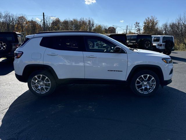 2024 Jeep Compass Latitude Lux