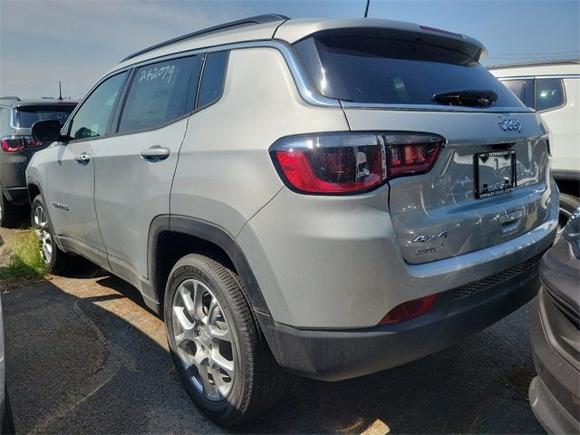 2024 Jeep Compass Latitude Lux