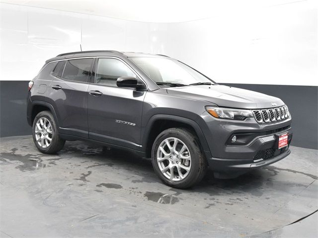 2024 Jeep Compass Latitude Lux